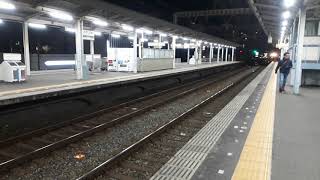 近鉄八戸ノ里駅で準急大阪難波行き通過シーン（2018年12月31日月曜日）携帯電話で撮影