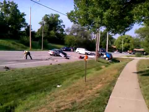 RAW VIDEO: Six Ambulances Rush To Possibly Fatal Crash In Kansas City ...