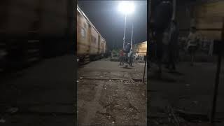 JAYNAGAR-HOWRAH EXPRESS \u0026 GANADEVTA EXPRESS BLASTING RISHRA STATION FURIOUSLY #viralvideo #wap4