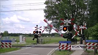 Spoorwegovergang Diepenveen // Dutch railroad crossing