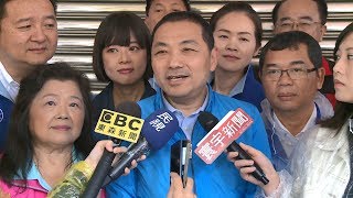 比人氣搶選票 蘇侯同赴傳統市場拜票｜寰宇新聞20180928