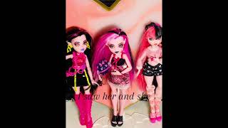 Fiance just bought me the 1 in the middle 💖 #draculaura #dolls #monsterhigh #doll collecting