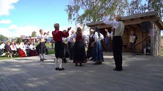 Folkedanslaget Springar`n danser Lauterbacher på Gamle Hvam 26.8.2018