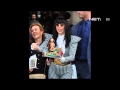 Entertainment News - Lady Gaga gunakan bando Mickey Mouse