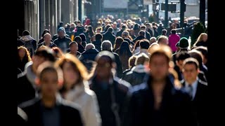 Crowd Modeling through Reinforcement Learning