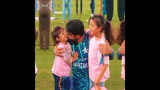 Muhammad Rizwan with his daughters / cute na 😜🥰