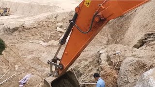 發生在小伙工地上的真人真事，一起來看看吧！excavator site work