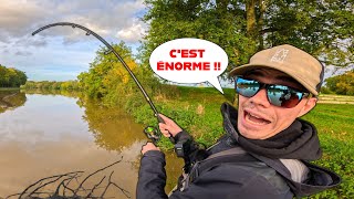 La rivière déborde et les plus GROS POISSONS mordent juste dans nos pieds !! - (Pêche au leurre)