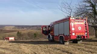 Tűzoltók dolgoznak az őszi tájban / Firefighters are working in the autumn Hungarian countryside