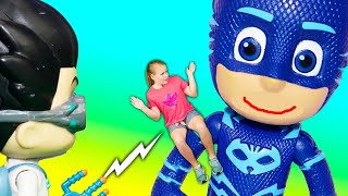 PJ Masks Romeo Turns the Assistant into a Giant and Super Small with Paw Patrol and Vampirina