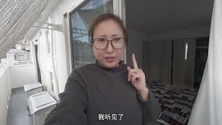 今天清晨家门口发生了一起车祸，摩托车骑手受轻伤，救护车迅速赶到现场处理。人群聚集，场面一度紧张，但所幸无人重伤，事故已妥善解决。#日本生活 #海外生活 #交通事故 #保险 #中日夫妻