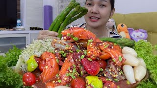 ตำเหลาเผ็ดหูหลูบดกุ้งสดแซลมอนหน่อไม้ฝรั่งใหญ่หายากมาก|wern woei