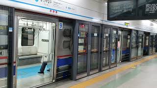 서울지하철 4호선 총신대입구(이수)역 막차시간대의 전동차/Seoul Line4 Chongsin Univ(isu) stn.