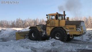 К-700 пробивает дорогу в снегу на зимнике