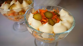 Удивительно вкусный салат из четырёх основных ингредиентов. Из обычных и доступных продуктов.