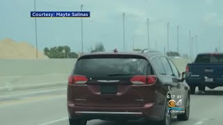 Driver Uses Device To Cover License Place While Going Through Toll