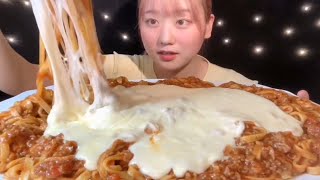 【MIYU】只有一口+ 1.4倍 + 原速~日本可爱小姐姐，食物消失瞬间！‖ 芝士肉酱意面~~一大盆啊！