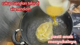 cukup tuangkan telur di air mendidih!!saya tidak lagi beli lauk di luar lagi! mudah dan enak