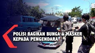 Polisi Bagikan Masker Dan Bunga Kepada Pengendara