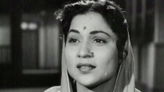 Nirupa Roy comes in search of her husband Ashok Kumar - Bhai Bhai, Scene 7/15