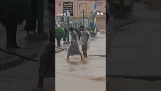 Tropical Cyclone Floods Roads, Submerges Cars in Yemen | VOA News