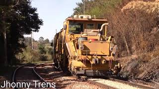 Caminhão Rodoferroviário e Socadora e Niveladora passando em Vinhedo