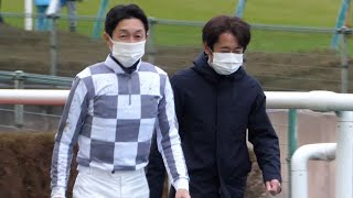 【武豊】この日2着３回３着１回と惜しいレースが続くも最終レースでデビューから手綱を誰にも譲っていないマイシンフォニーで勝利！松永幹夫調教師と笑顔のウイナーズサークル