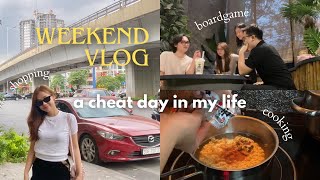 Cuối tuần CHEAT DAY 🍔 Đi shopping, chơi boardgame, ăn thử mì cay đang hot #mishin #Nongshim