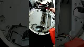 小米一代 掃地機械人 電池更換。 Xiaomi G1 vacuum robot battery replacement.