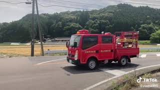 火災現場に急行する消防団車両