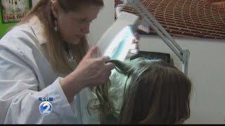 Teachers union says policy to keep kids with lice in school isn’t working