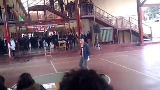 Bailando delante de todo el colegio xP