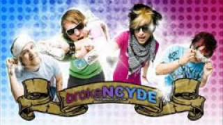 brokencyde-jealousy:)