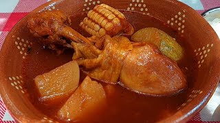 Caldo Rojo De pollo Con Verduras Super Delicioso