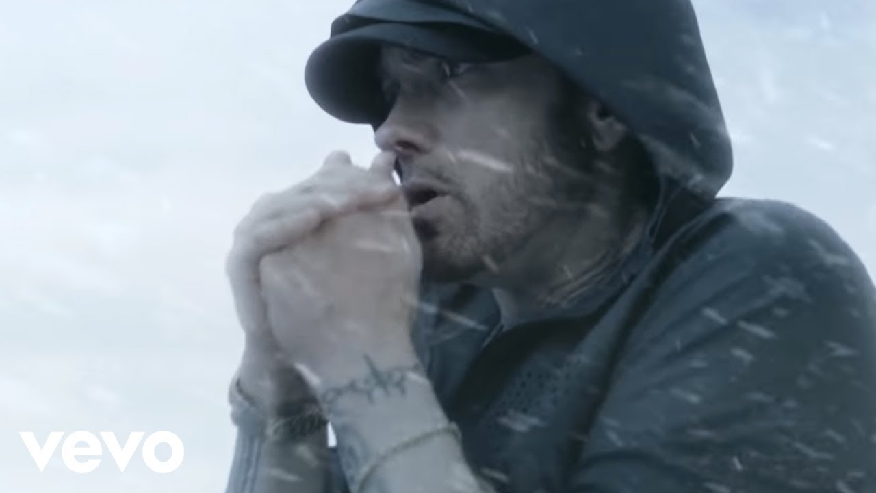 Eminem - Walk On Water (feat. Beyoncé) Eminem - Walk On Water (feat. Beyoncé)