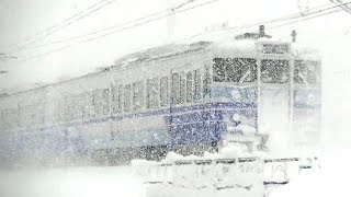 降りしきる雪の中を進む115系新ﾆｲN35編成　信越本線443M