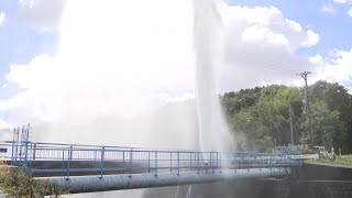 【動画あり】水道管から30mほど水が噴きあがる　空気弁の一部外れたか=浜松市【速報】