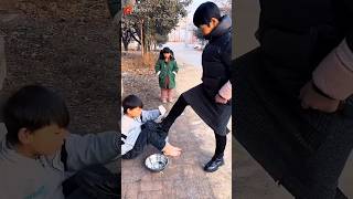 गरीब लड़के की कहानी 🤯 ||The Story of a innocent Boy /who cleaning people's shoe 👞 #viral #shorts