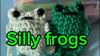 25 to 30 min crochet Silly Frogs. (Beginner friendly)