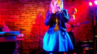 Heli Kajo - Amalia (Leevi and the Leavings), Live @ Sir Eino 02032011