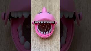 PINK SHARK 🦈 EATS PAN DI STELLE ⭐️ COOKIE #asmr #shark #hungryshark