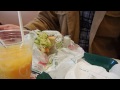 サブウェイのスパイシーチキンフィレと凍らせマンゴのオレンジジュースspicy chicken fillet sandwich u0026 orange juice with the frozen mango.