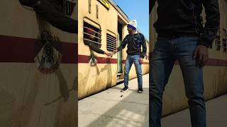 Ye Sach Me Pagla Hai || #youtubeshorts #shortvideo #shortsfeed #comedy #train