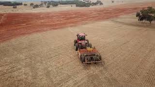 Clay Spreading over non-wetting sands