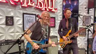 Steve Morse and Paul Gilbert NAMM 2020 Pictures of Home