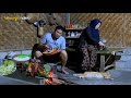 aktivitas sore bersama keluarga, masak untuk makan malam, ikan bakar,sambel kecap,lalapan