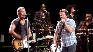 Highway to Hell - Bruce Springsteen (w Eddie Vedder & Tom Morello) - Brisbane Ent Centre - 26-2-2014