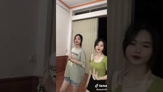 越南女孩小春莉莉跳舞