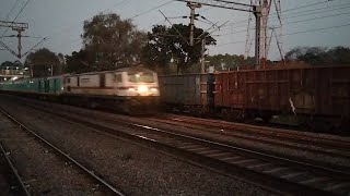 Train 12276 Humsafar Express fired flat at 130kmph 🔥🔥