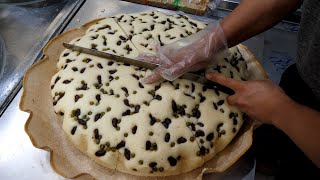 아침부터 역대급! 줄서는 속초 중앙시장 막걸리 술빵 달인 / Korean traditional rice wine cake(giant cake) / Korean street food